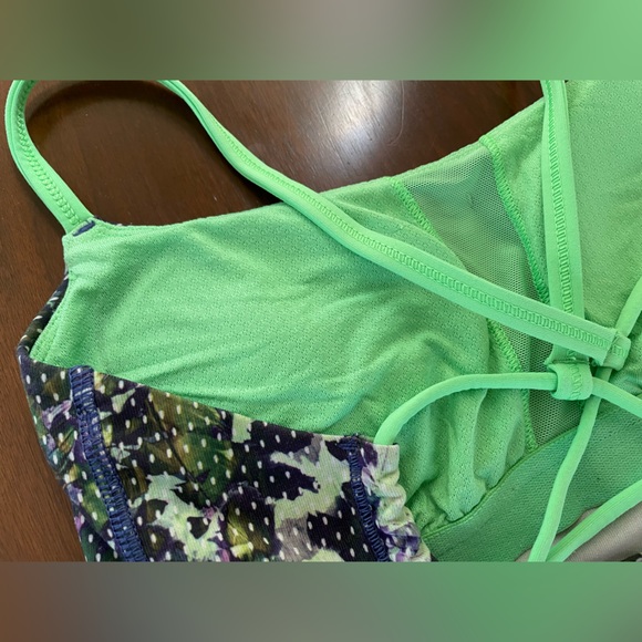 Lululemon Dancing Warrior Tank in Floral Sport White Multi/Pistachio in Size 4 - Picture 5 of 6